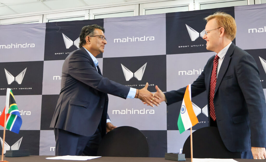 Left-Rajesh-Gupta-CEO-of-Mahindra-SA-and-Rian-Coetzee-of-the-IDC-3-1024x625